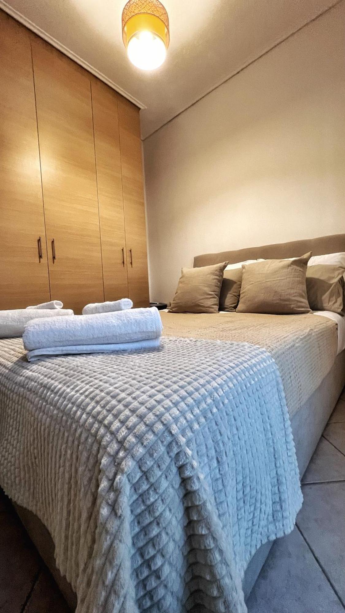 Апартаменты H&H Cozy Retreat Пирей Экстерьер фото